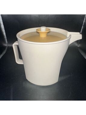 Vintage Tupperware Creamer Push Button Lid Beige Gold Reteo MCM #1414-2